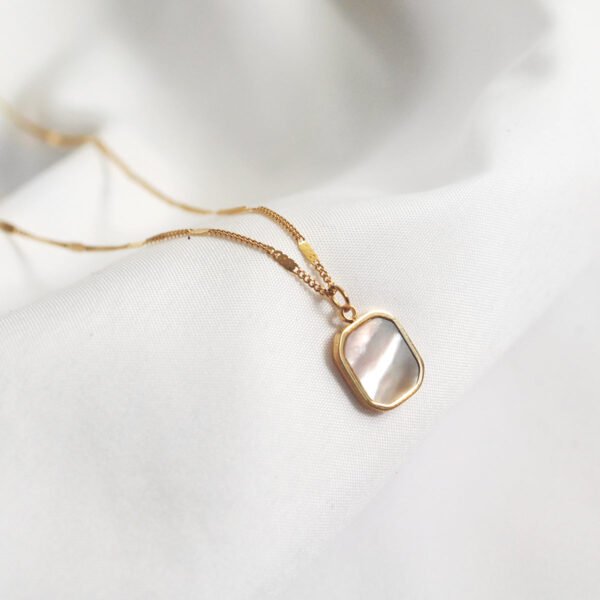 Lys Octagon Shell Necklace